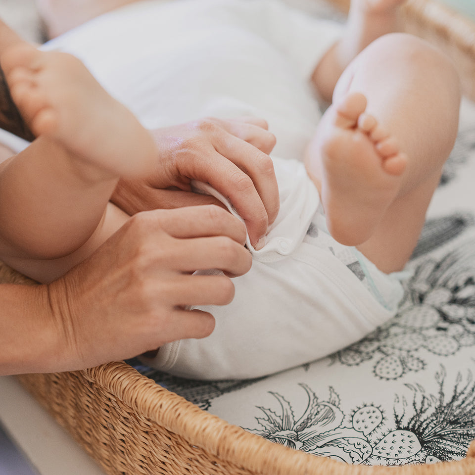 baby-bodysuits-white-03